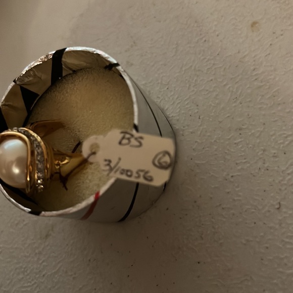 Ring - Picture 3 of 4